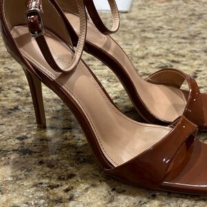 Chic Tan Strappy Heels